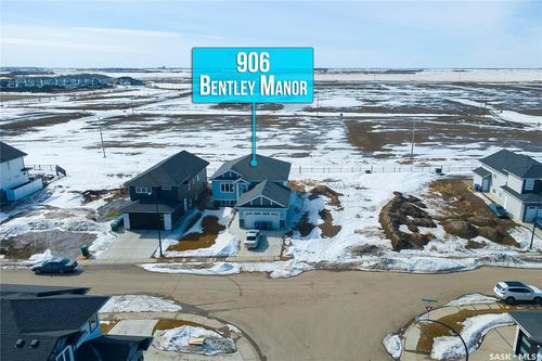 906 Bentley Manor, Saskatoon, SK, S7L6P4 | Card Image