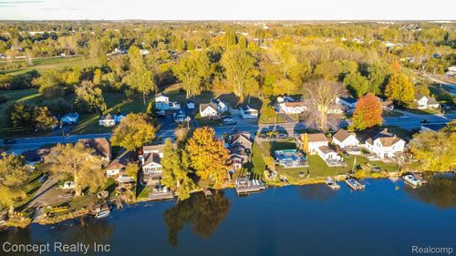 26721 W Huron River Dr, Flat Rock, MI, 48134-1164 | Card Image