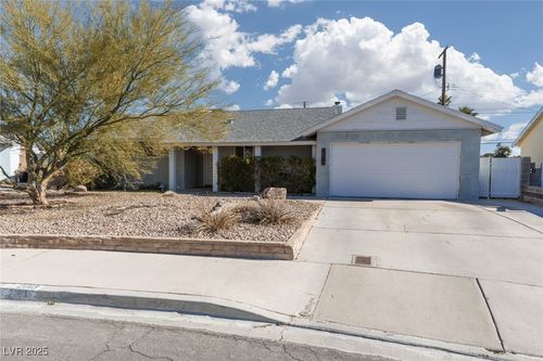 2013 El Greco St, Las Vegas, NV, 89102-0526 | Card Image