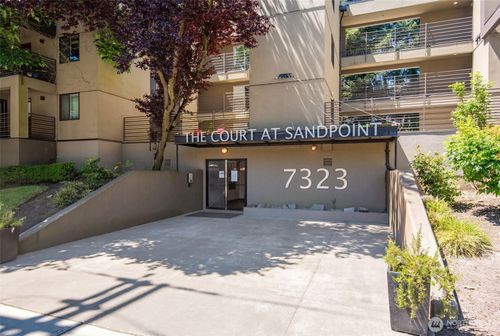111-7323 Sand Point Way Ne, Seattle, WA, 98115-6384 | Card Image