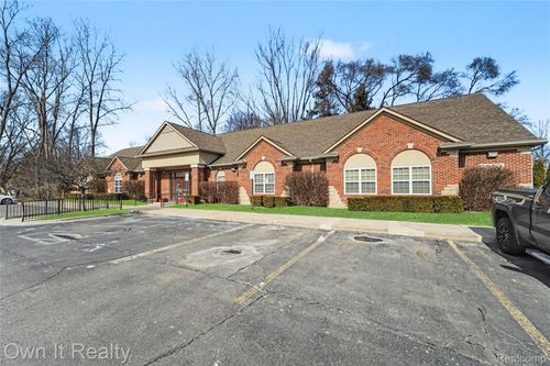 2950 Crooks Road, Rochester Hills, MI, 48309 | Card Image