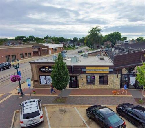 421 Main St, Cedar Falls, IA, 50613-2827 | Card Image