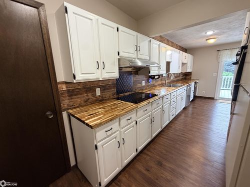 925 1st Street Nw, Hampton, IA, 50441 | Card Image