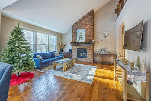 16899 E Lake Dr, Lakeville, MN, 55044-6052 | Card Image