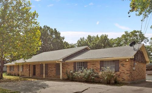 417 W Mccart St, Krum, TX, 76249-5523 | Card Image