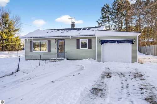 1901 Mary St, Cadillac, MI, 49601-9253 | Card Image