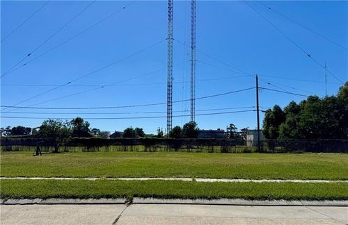 712 Daryl Dr, Chalmette, LA, 70043-1424 | Card Image
