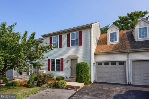11 Sue Cir, LEBANON, PA, 17042-6885 | Card Image