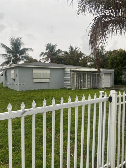 1070 Nw 147th St, Miami, FL, 33168 | Card Image