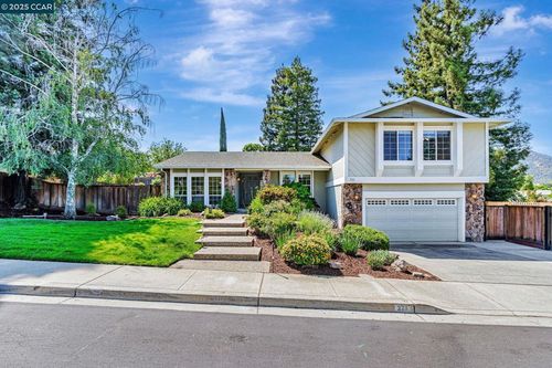 321 Chardonnay Cir, Clayton, CA, 94517-1402 | Card Image