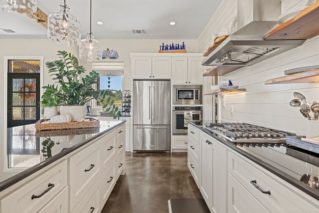 1944 Axis Cir, Home with 3 bedrooms, 2 bathrooms and 2 parking in Fredericksburg TX | Image 9