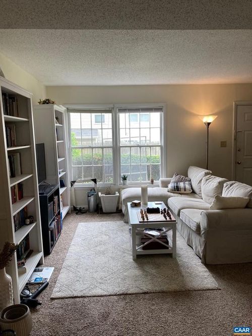 apt-56-2527 Hydraulic Rd, CHARLOTTESVILLE, VA, 22901-2342 | Card Image