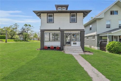 2942 Wayne Ave, Kansas City, MO, 64109-1629 | Card Image