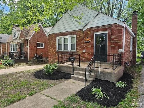 10071 Diamond Dr, Saint Louis, MO, 63137-3743 | Card Image