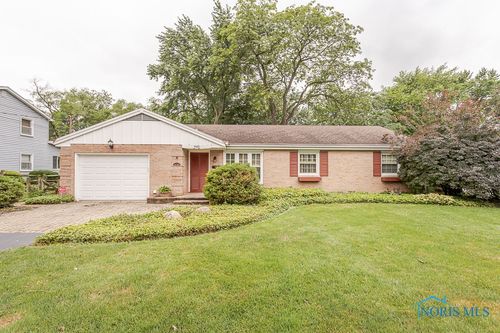 940 Cherry St, Perrysburg, OH, 43551-1612 | Card Image