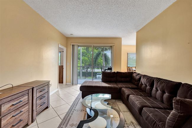 APT-203 - 7085 Nova Dr, Condo with 3 bedrooms, 2 bathrooms and null parking in Davie FL | Image 5