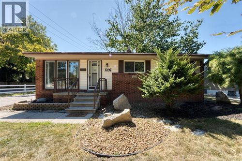 1289 Isabelle Pl, Windsor, ON, N8S3B3 | Card Image