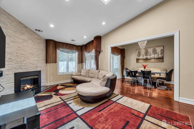 152 Redpine Loop, Townhouse with 3 bedrooms, 3 bathrooms and null parking in Old Bridge NJ | Image 5