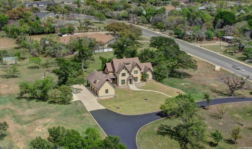 1104 Lois St, Kerrville, TX, 78028-4912 | Card Image