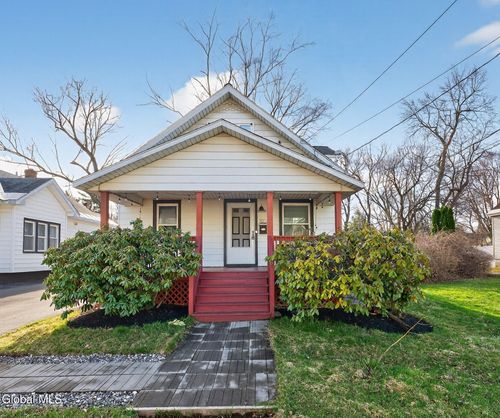 1076 Regent St, Niskayuna, NY, 12309-5825 | Card Image