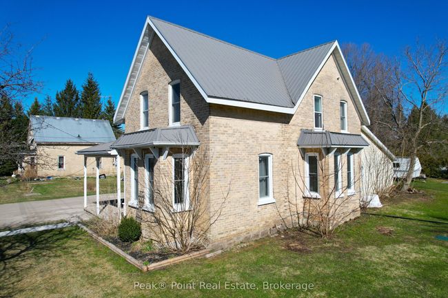 24 Queen St E, House other with 4 bedrooms, 2 bathrooms and 6 parking in Hepworth ON | Image 4