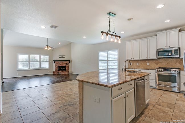 10302 Cima Vis, House other with 4 bedrooms, 7 bathrooms and null parking in Helotes TX | Image 10