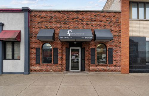 10547 S Ewing Ave, Chicago, IL, 60617-6220 | Card Image