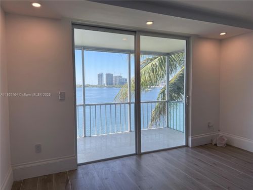 apt-p305-3000 Marcos Dr, Aventura, FL, 33160-2547 | Card Image