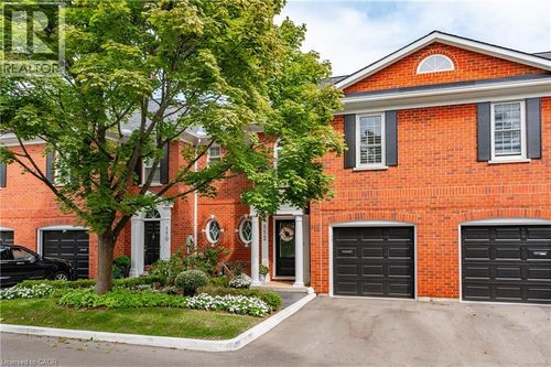 112 Fairwood Pl W, Burlington, ON, L7T4B6 | Card Image