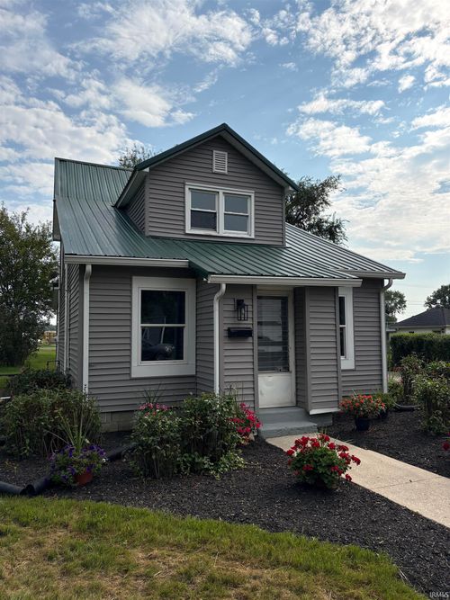 562 E Franklin Street, Berne, IN, 46711 | Card Image