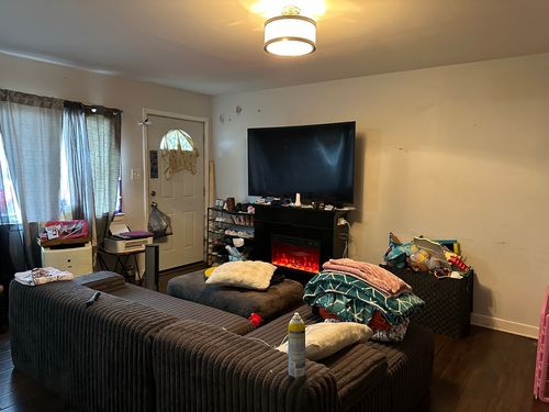 916 Williams St, Calumet City, IL, 60409-5663 | Card Image