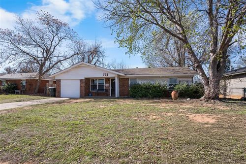 721 Hedge Dr, Midwest City, OK, 73110-7921 | Card Image