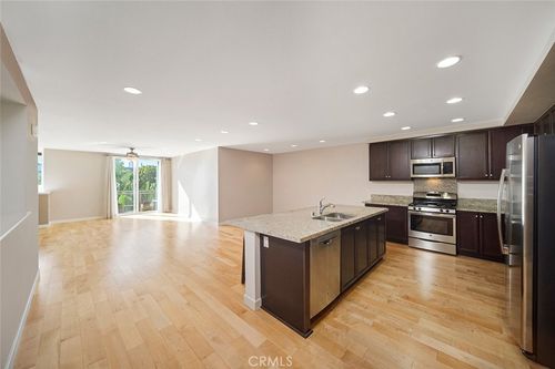 87 Waldorf, Irvine, CA, 92612 | Card Image