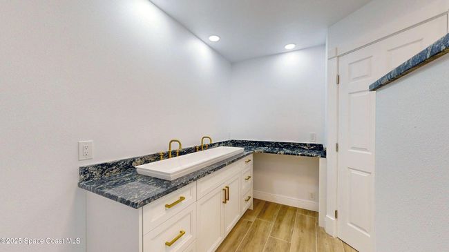 Primary Dual Faucet Trough Sink | Image 29