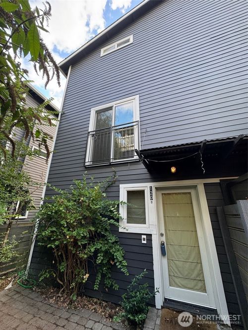 a-122 19th Avenue E, Seattle, WA, 98112 | Card Image