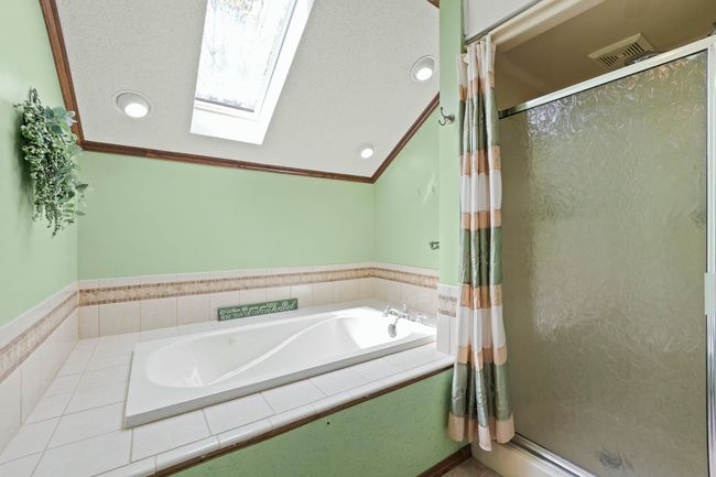 2nd floor bath | Image 28