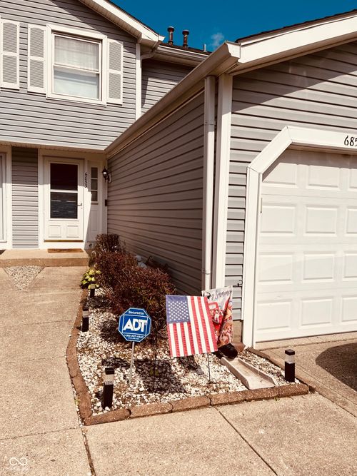 6853 Cross Key Dr, Indianapolis, IN, 46268-3497 | Card Image