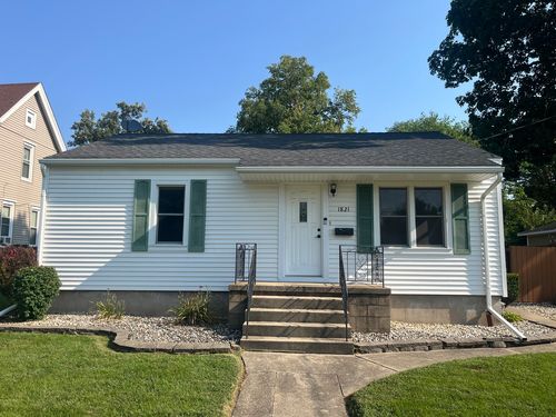 1821 1st St, Peru, IL, 61354-3328 | Card Image