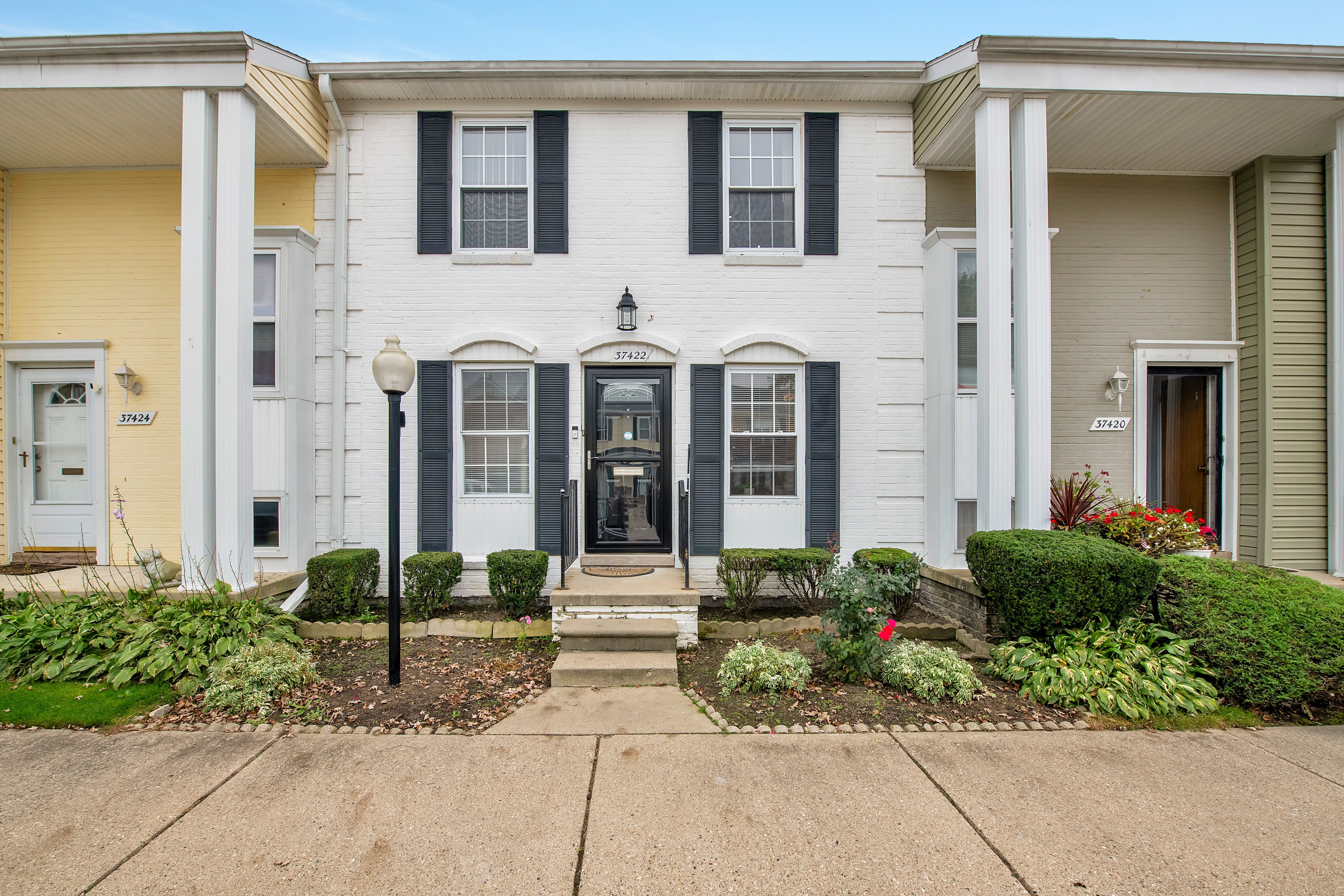 Charter Oaks Blvd, Clinton Township, MI 48036