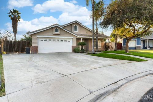 6015 Verdant Hills Ct, Bakersfield, CA, 93313-5147 | Card Image