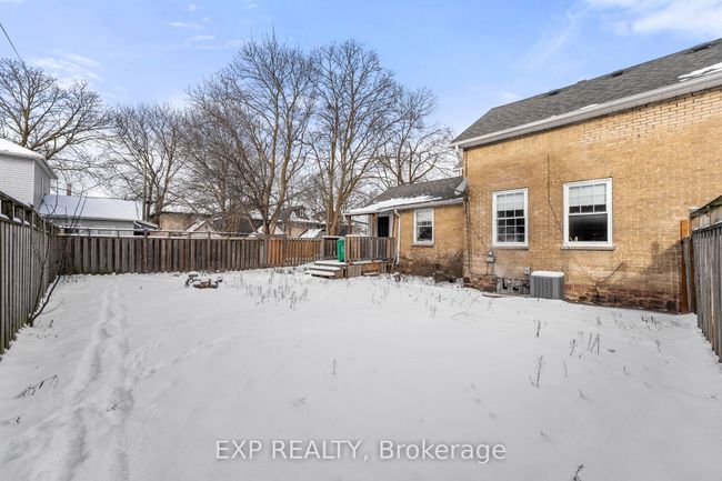 209 Rubidge St, House other with 5 bedrooms, 2 bathrooms and 1 parking in Peterborough ON | Image 17