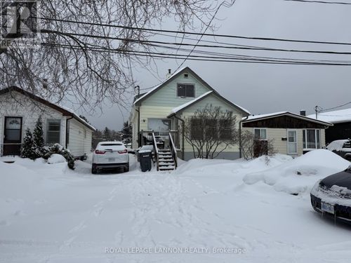 216 Ontario St, Thunder Bay, ON, P7B3G8 | Card Image