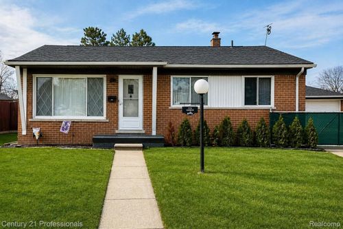 31274 Fernwood St, Westland, MI, 48186-5071 | Card Image