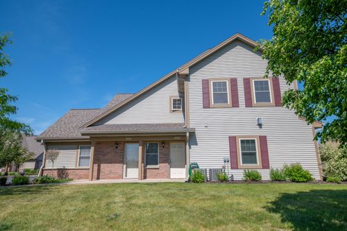 W170N5526 Ridgewood Dr, Menomonee Falls, WI, 53051-0673 | Card Image