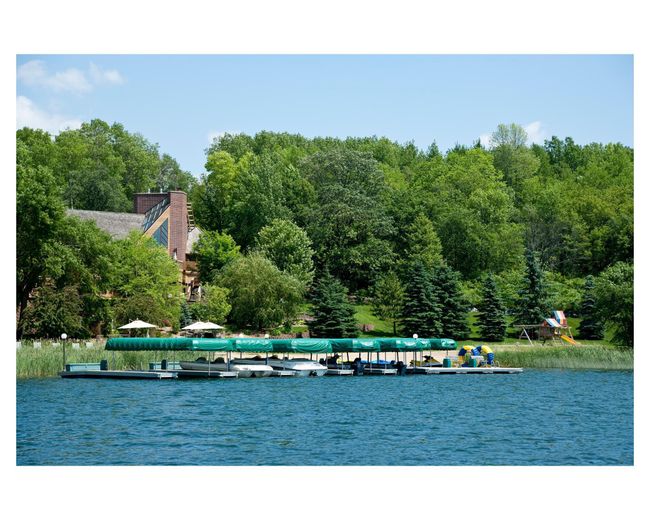 Powered lifts for each dock slip so no hand cranking | Image 16