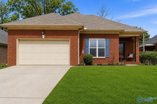 930 Tracey Ln, Decatur, AL, 35601-7700 | Card Image