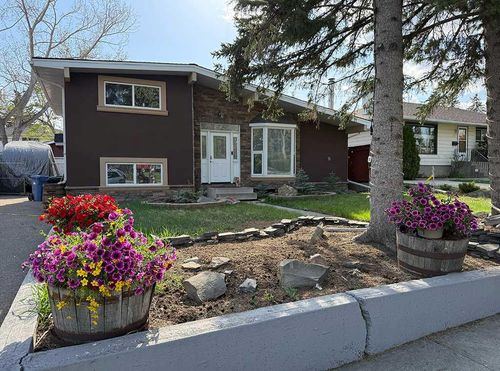 247 Simons Rd Nw, Calgary, AB, T2K2X4 | Card Image