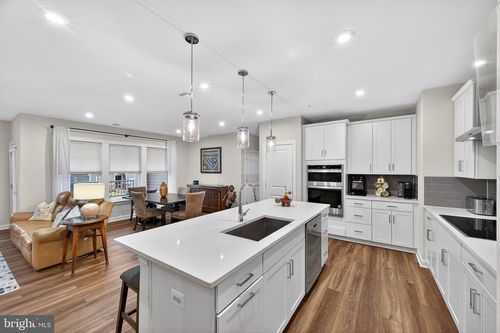 204-21630 Hawksbill High Cir, STERLING, VA, 20164-9399 | Card Image