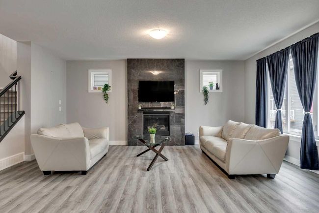350 Yorkville Road Sw, Home with 4 bedrooms, 2 bathrooms and 4 parking in Calgary AB | Image 7