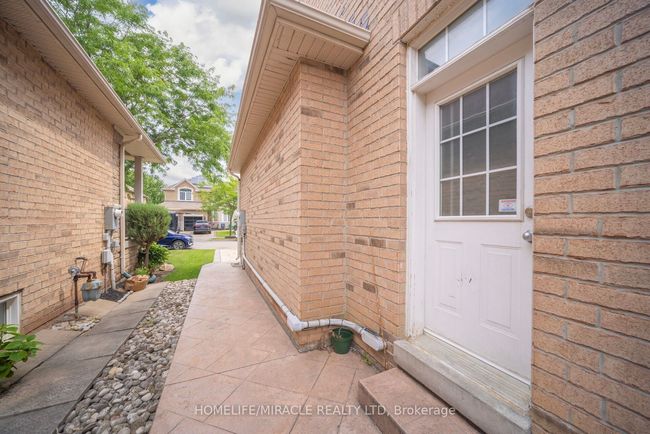 2 Roycrest St, House other with 7 bedrooms, 4 bathrooms and 4 parking in Brampton ON | Image 31